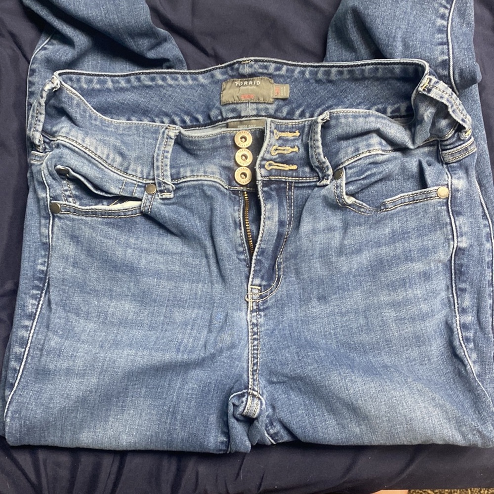 Torrid Jegging Meduim Wash 10R - Picture 2 of 4